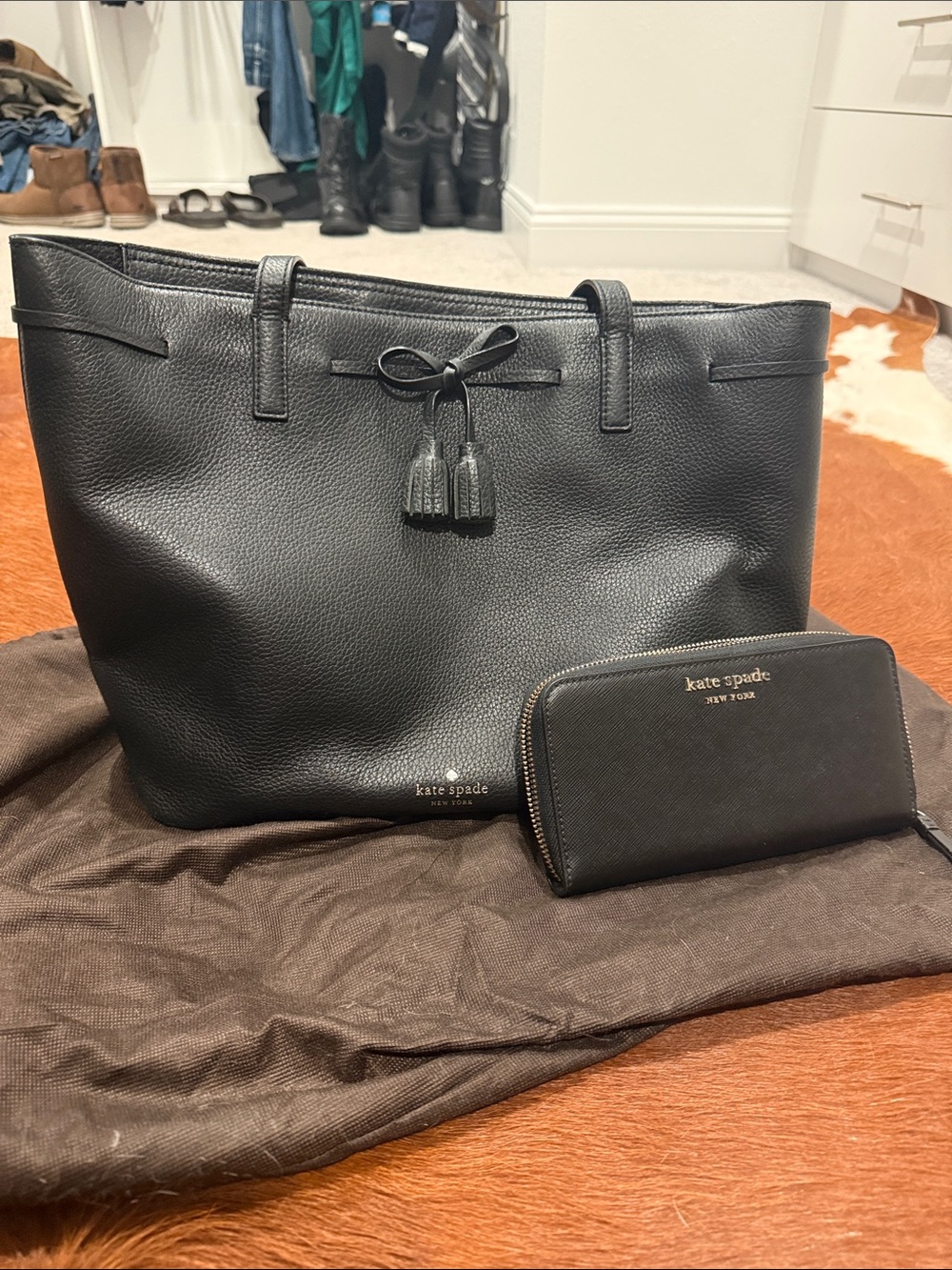 kate spade black pebbled leather tote with matching black zip wallet
